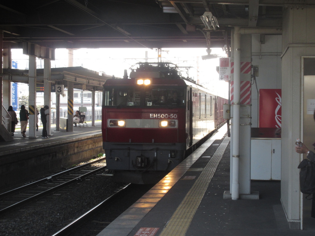 古賀駅でのEH500-50貨物