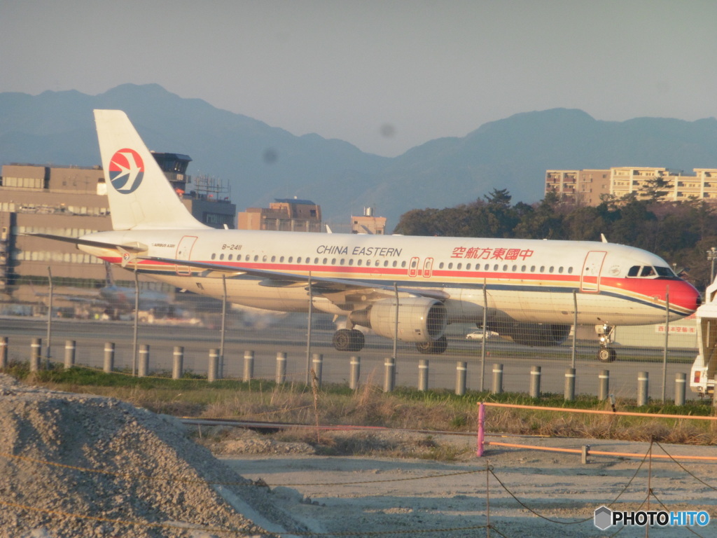 夕暮れとCHINA　EASTERN