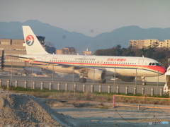 夕暮れとCHINA　EASTERN