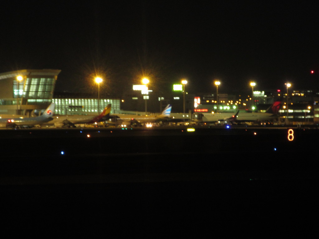 夜の福岡空港　⑨