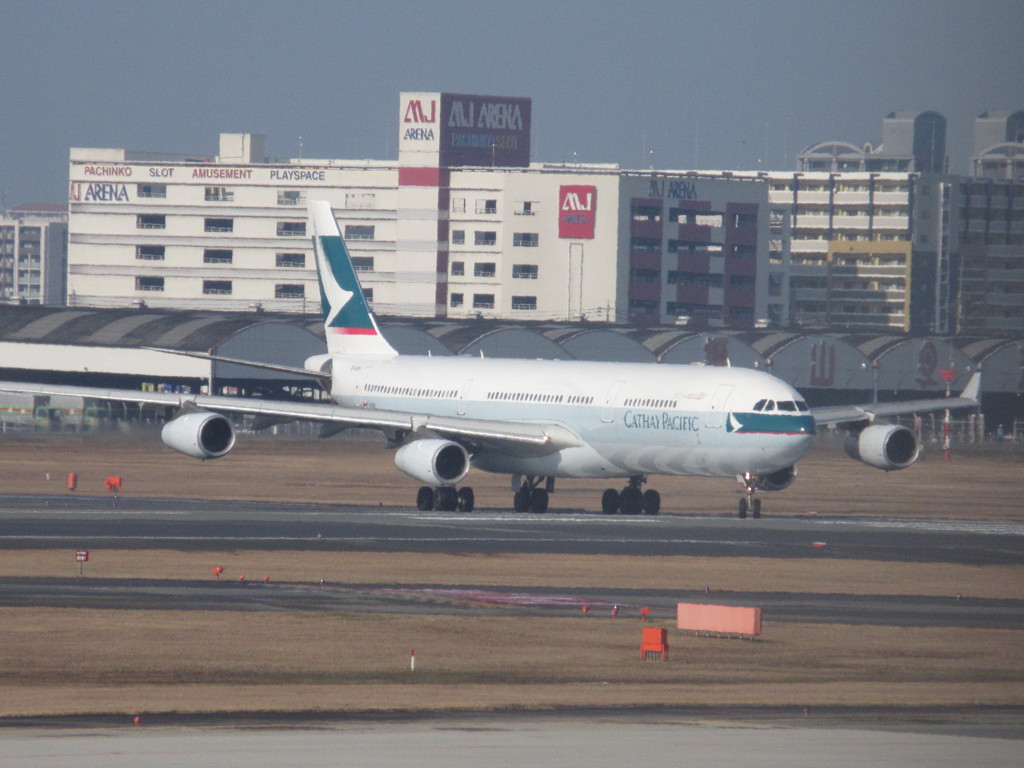 キャセイパシフィック　A340離陸①