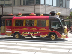 博多駅⇔博多港を運行するおしゃれなバス