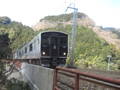 目の前から見た篠栗線８１７系