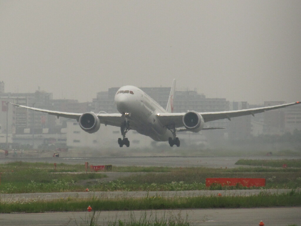 JAL  B787-8  JA847J 離陸　①