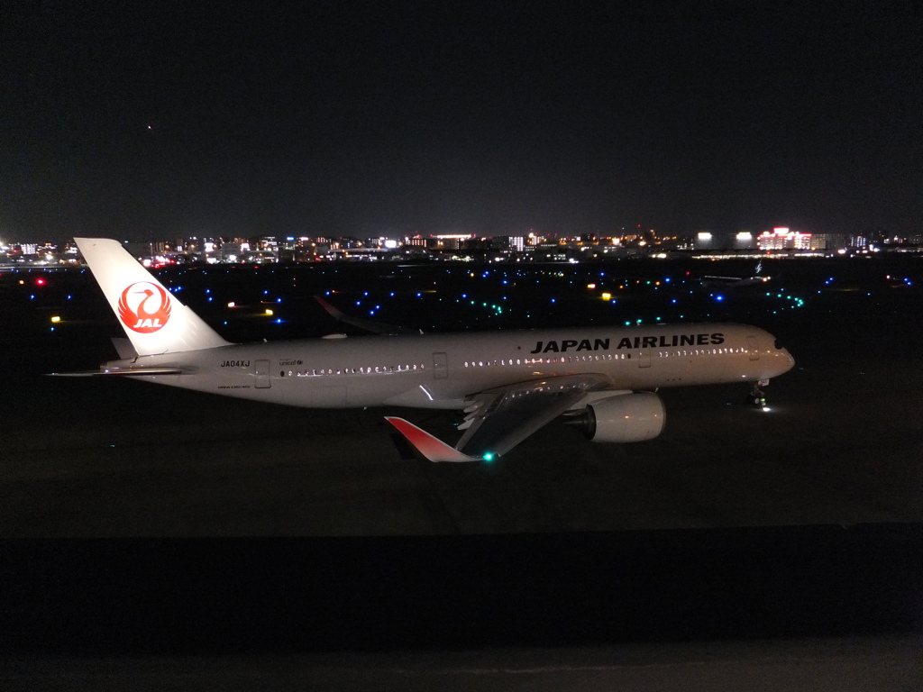 夜の福岡空港を出発　③