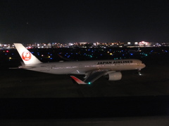 夜の福岡空港を出発　③