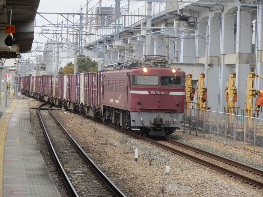 ED76-1018貨物　竹下駅にて