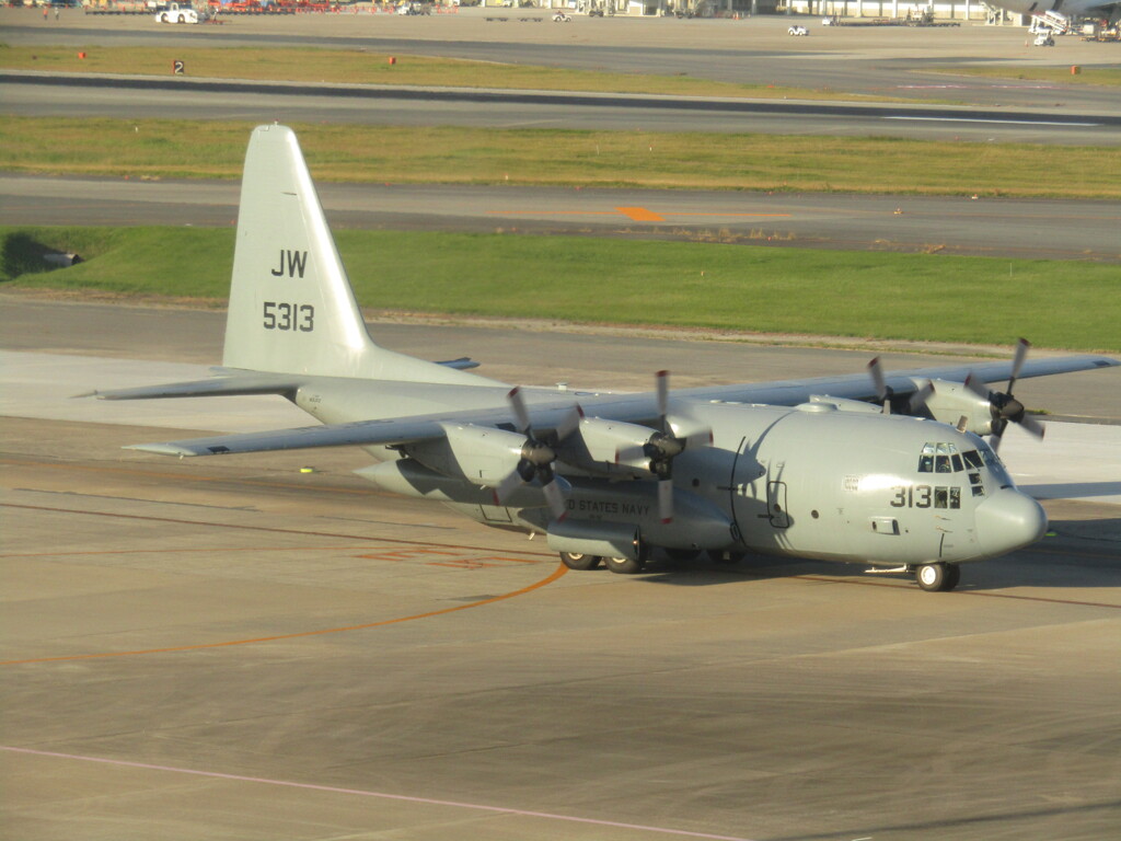 アメリカ海軍　C-130   JW5313　②