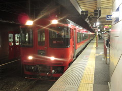 二日市駅に停車中のキハ１８５系②