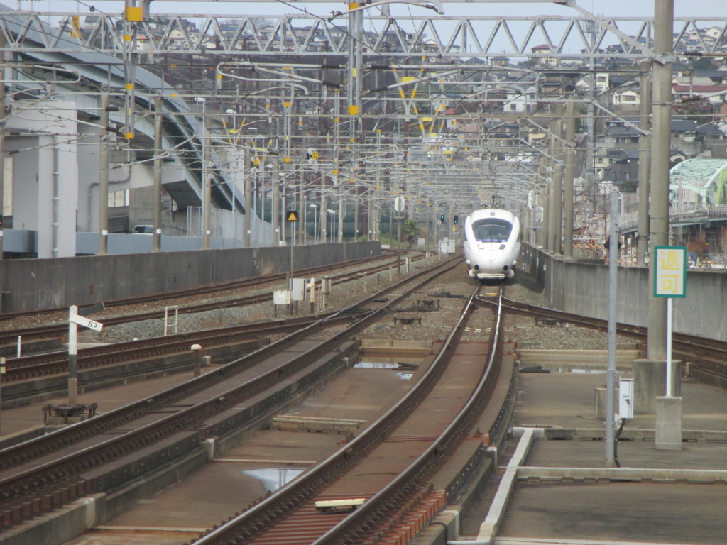 スペースワールド駅を通過の885系ソニック　③