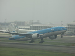 飛ぶＫＬＭ　Ｂ７７７－２００