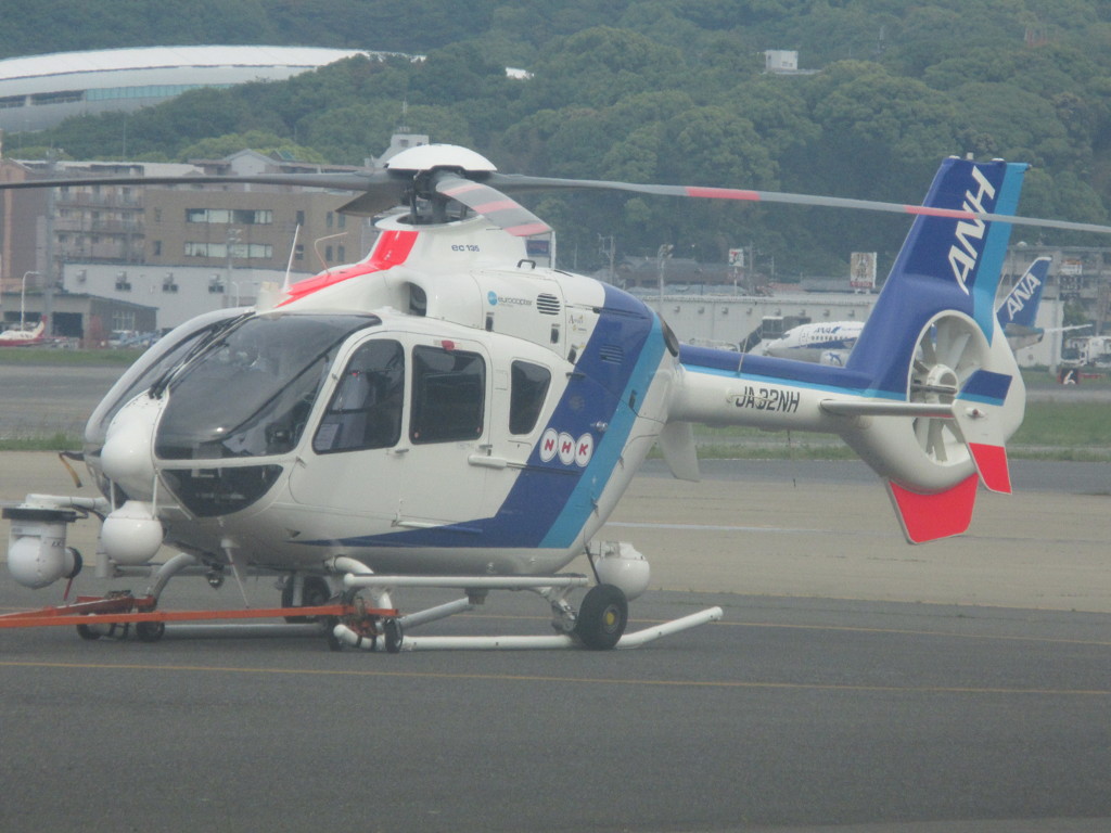 待機中のNHKヘリ