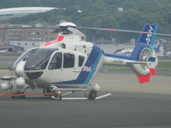 待機中のNHKヘリ