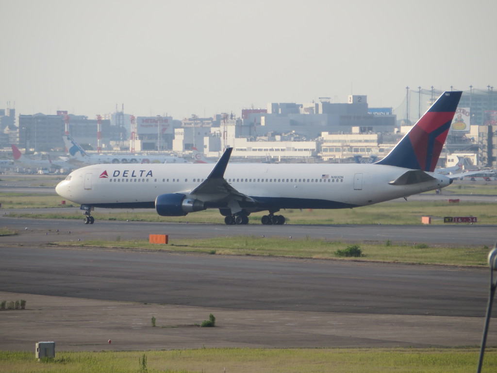 デルタ航空B７６７到着