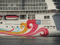 博多港にて　NORWEGIAN JOYが寄港です　②