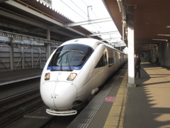 885系の高速通過