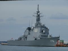護衛艦みょうこう　博多港に寄稿