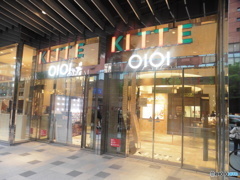 開店間近のKITTE　OIOI