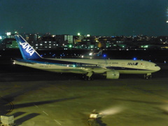 ANA  B777-200の出発