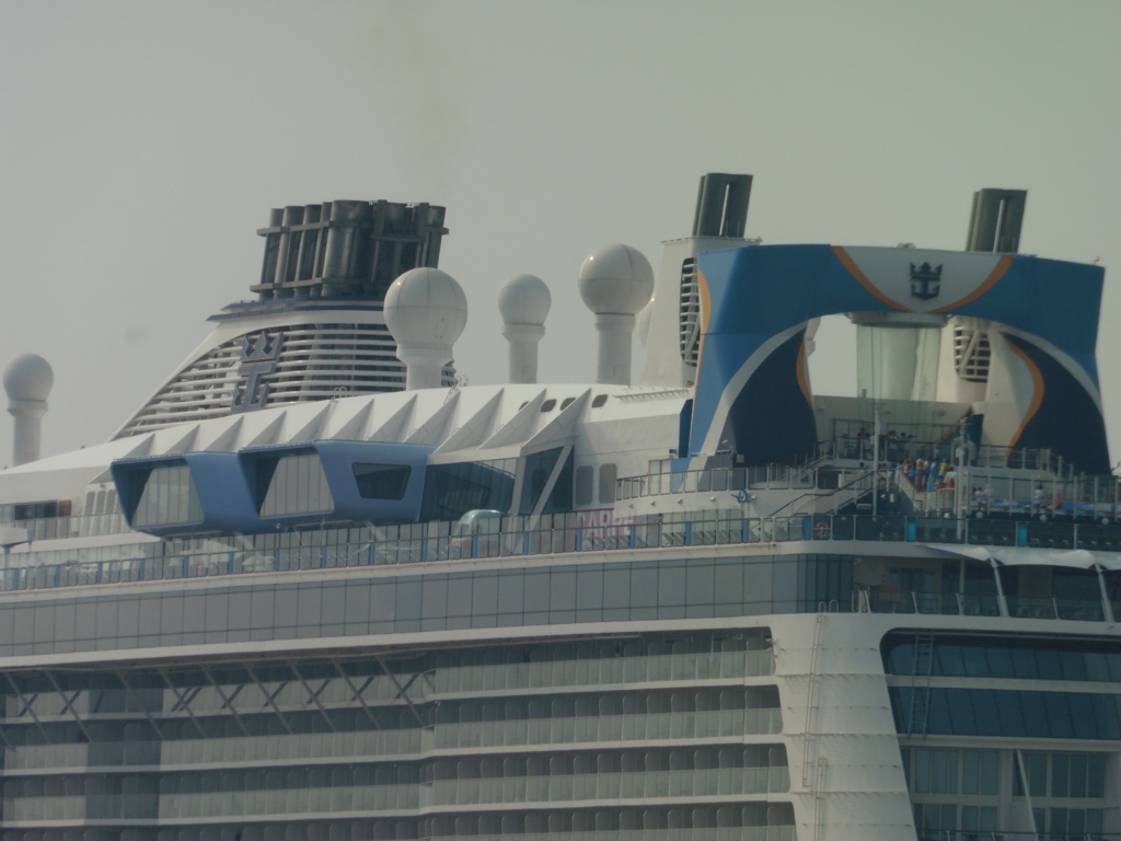 Quantum　of  the  Seas  入港②