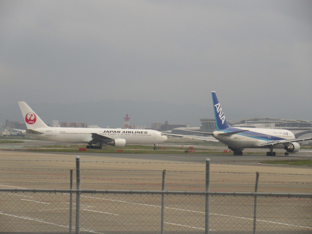 ライバル同士のB767
