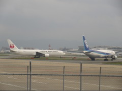 ライバル同士のB767