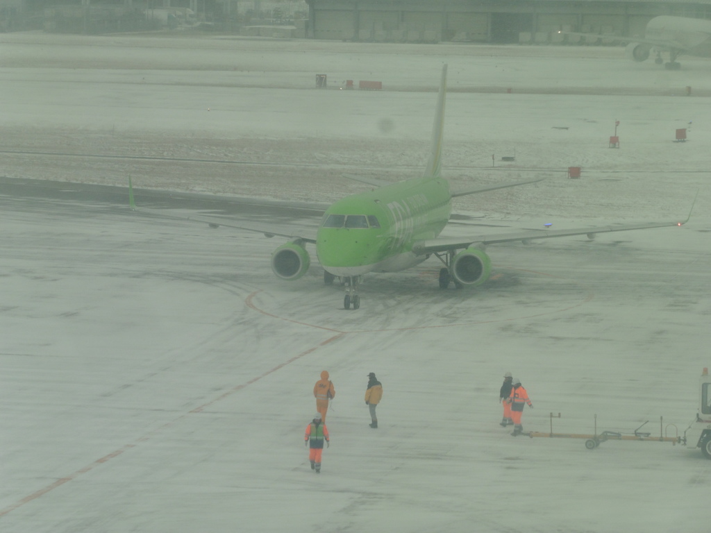 豪雪の福岡空港にて⑪