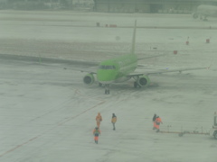 豪雪の福岡空港にて⑪