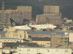 福岡空港へのランディング　博多シティより　④
