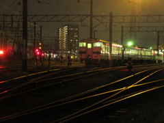 夜の車両基地にて