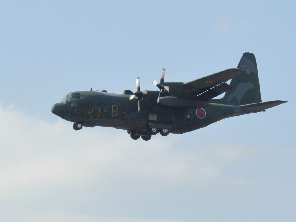 着陸　C-130H　福岡空港にて　②