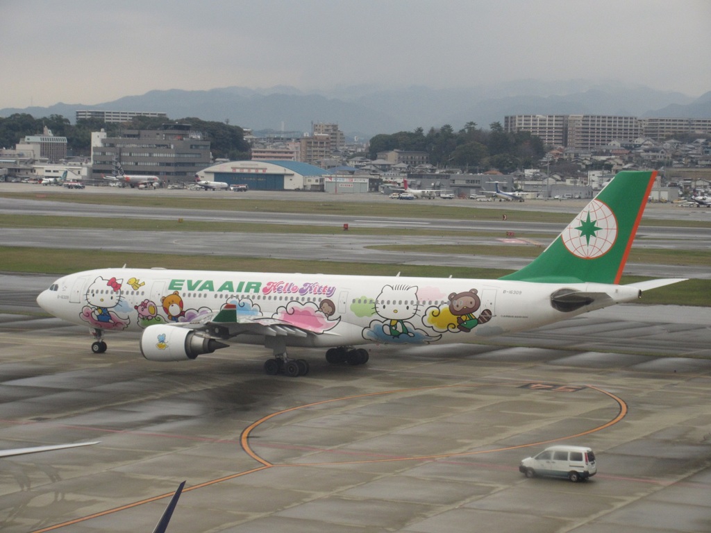 EVA AIR  B-16309 ハローキティ出発