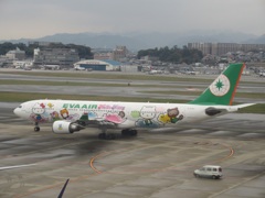 EVA AIR  B-16309 ハローキティ出発