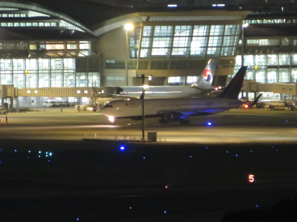 夜の福岡空港⑤