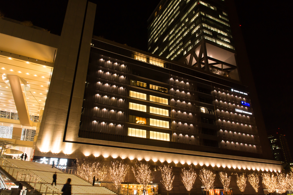 JR大阪駅へ向かう…。