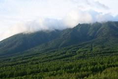 八幡平温泉郷からの岩手山