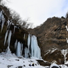 ツバメ岩とその奥の雲竜瀑