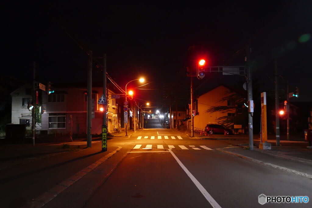 真夜中の小さな交差点