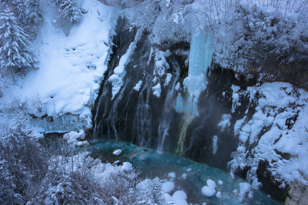 真冬のしらひげの滝