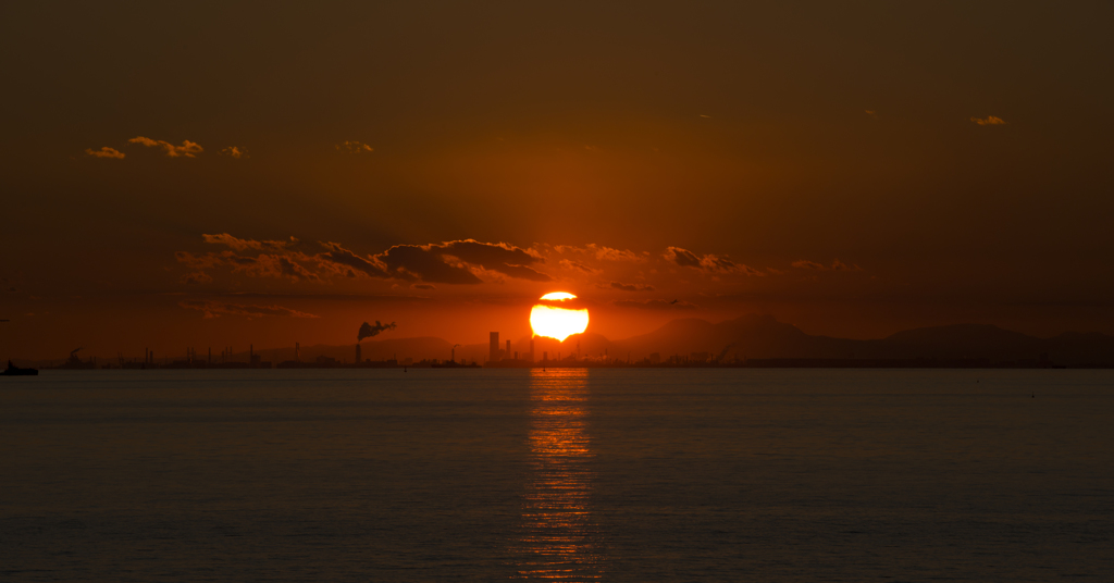 検見川浜の橋の上で