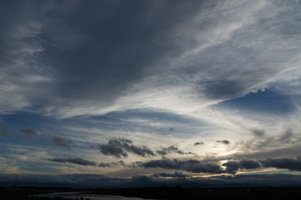 初夏の秋空