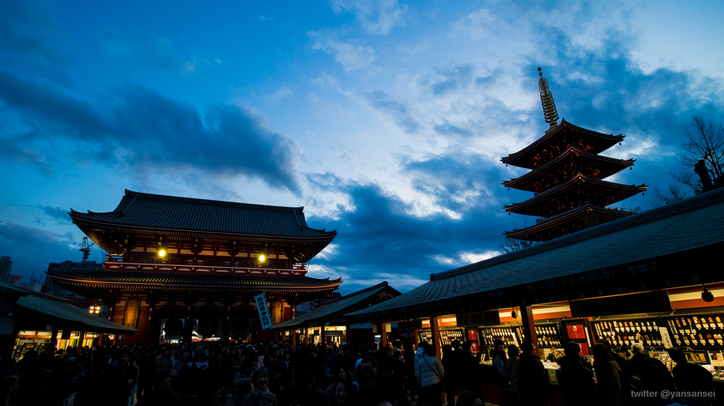 2020年お正月 浅草寺と隅田川の夕景、夜景。