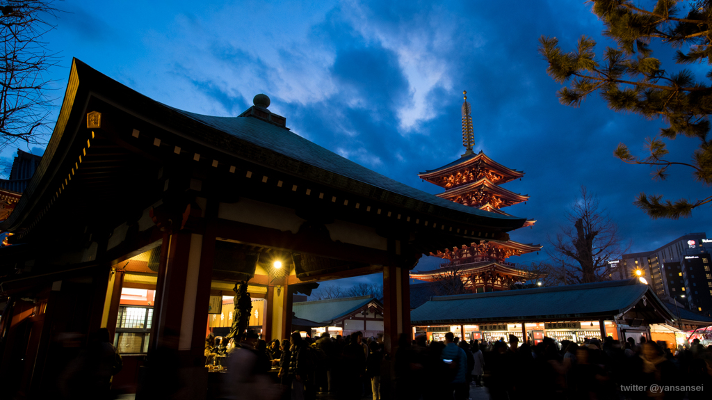 2020年お正月 浅草寺と隅田川の夕景、夜景。