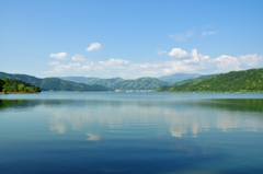 新緑の余呉湖