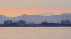 朝焼けに浮かぶ長浜城