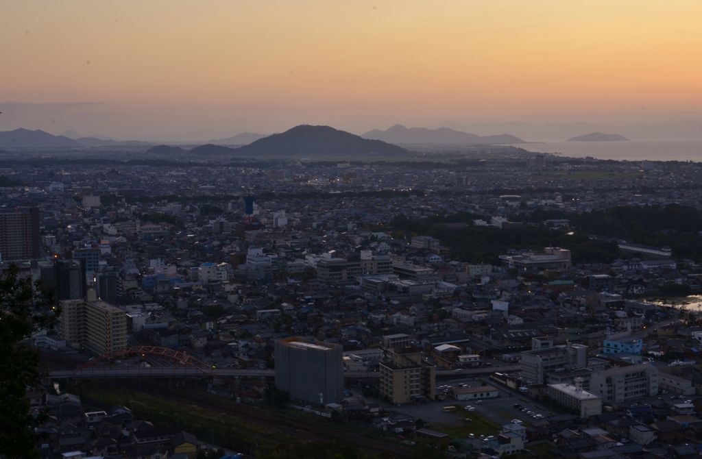 彦根の街を見下ろす