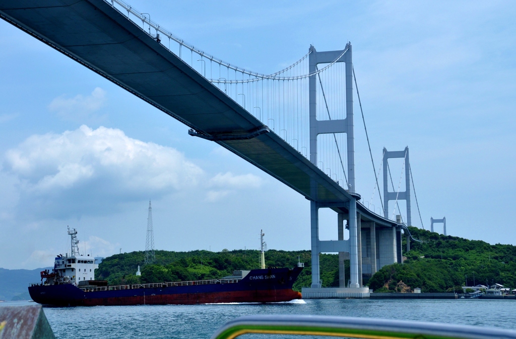 橋と船