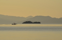 多景島と漁船