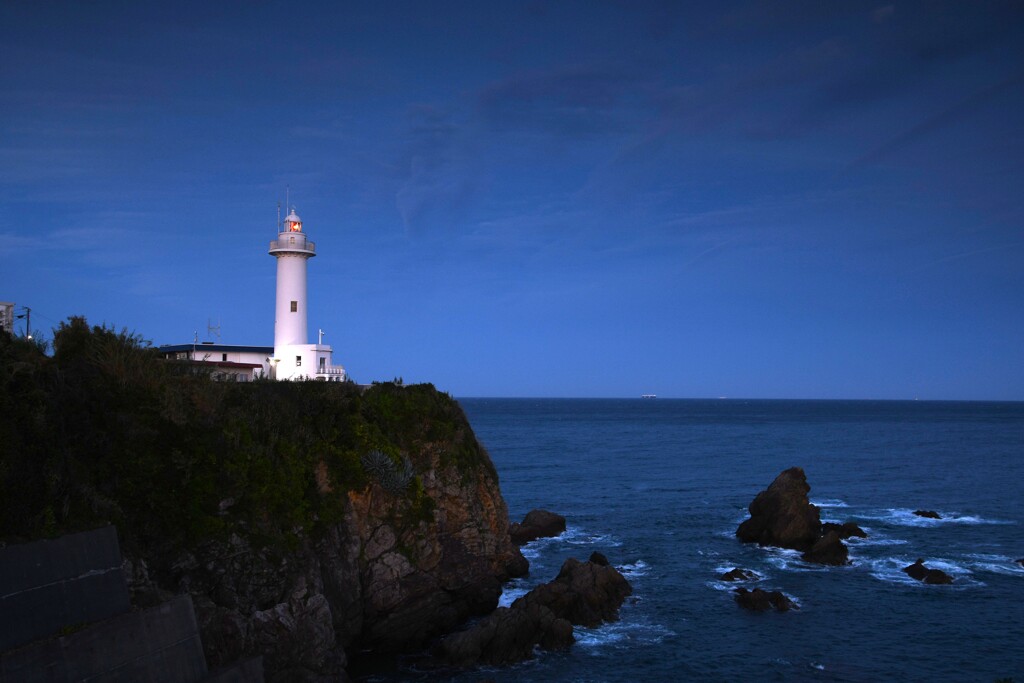 夕暮の大王崎灯台