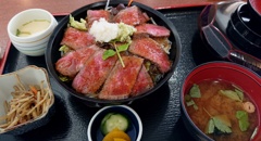 三ケ日牛の丼ランチ・・・